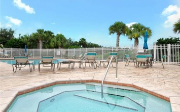 6940 Prosperity Cir, Unit 402 in Sarasota, FL - Building Photo - Building Photo