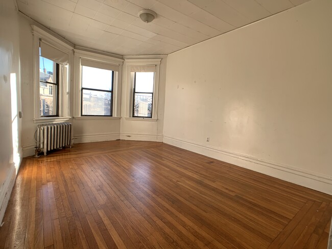 1111 Boylston St, Unit 1109-11 in Boston, MA - Building Photo - Building Photo