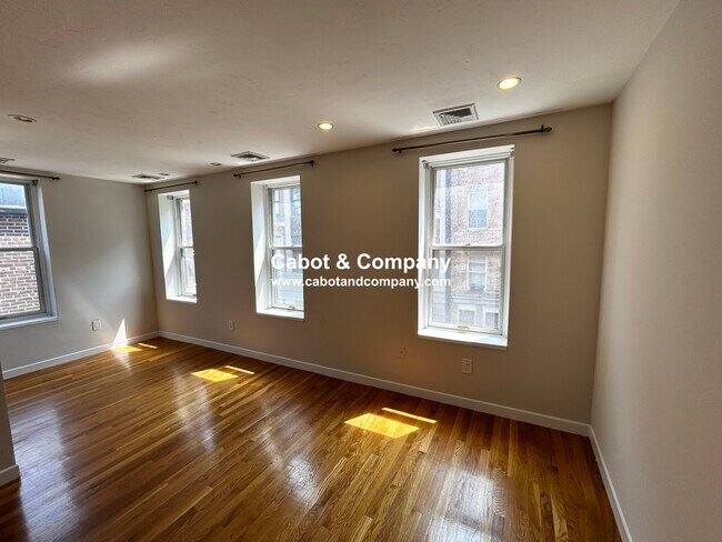 5 Grove St in Boston, MA - Foto de edificio - Building Photo