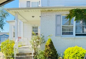 608 Oak St in Old Forge, PA - Building Photo