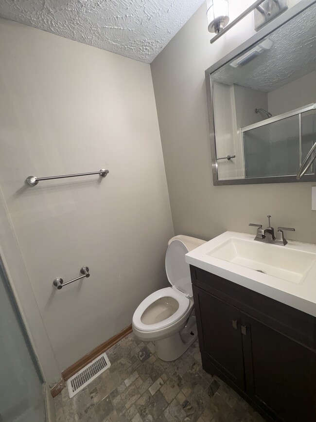 916 Hile Ln in Englewood, OH - Building Photo - Building Photo