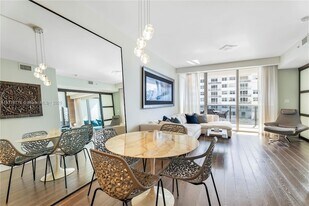 5875 Collins Ave, Unit 1004 in Miami Beach, FL - Building Photo