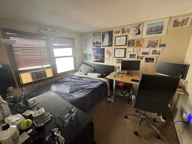 120 W 8th St, Unit 2