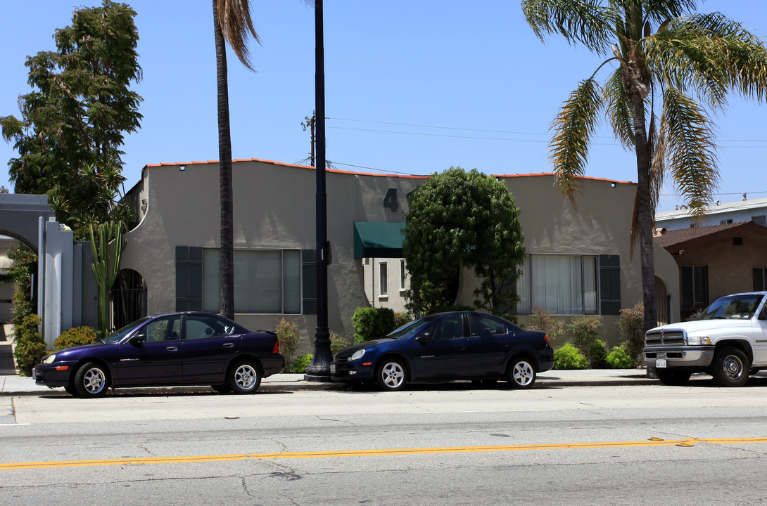 417 Redondo Ave in Long Beach, CA - Building Photo