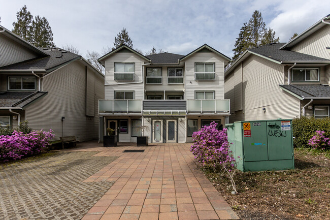 1055 Premier St in North Vancouver, BC - Building Photo - Building Photo