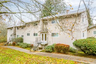 Springwood Village in Tigard, OR - Building Photo