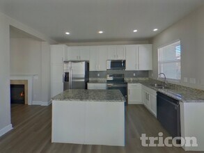 2290 St Claire Dr in Colorado Springs, CO - Foto de edificio - Building Photo