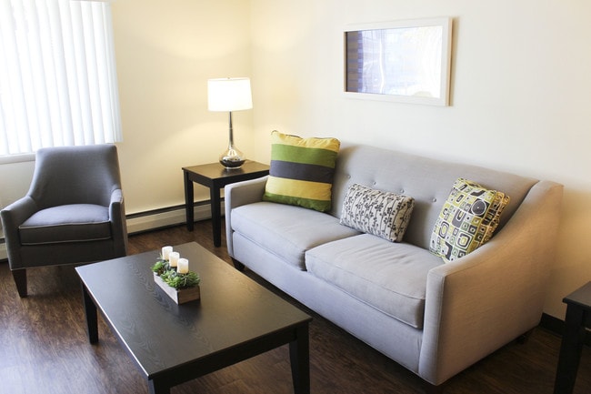 Boulevard Apartments in Milwaukee, WI - Building Photo - Building Photo