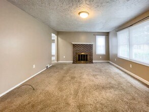1512 N Woodridge Ave in Muncie, IN - Building Photo - Building Photo