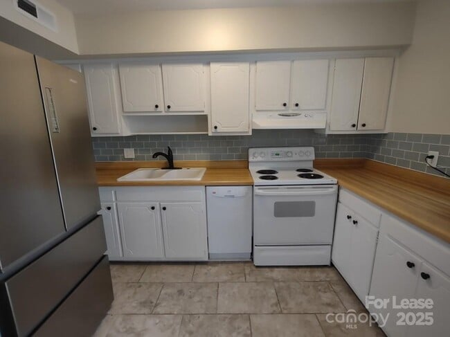 910 McAlway Rd in Charlotte, NC - Building Photo - Building Photo