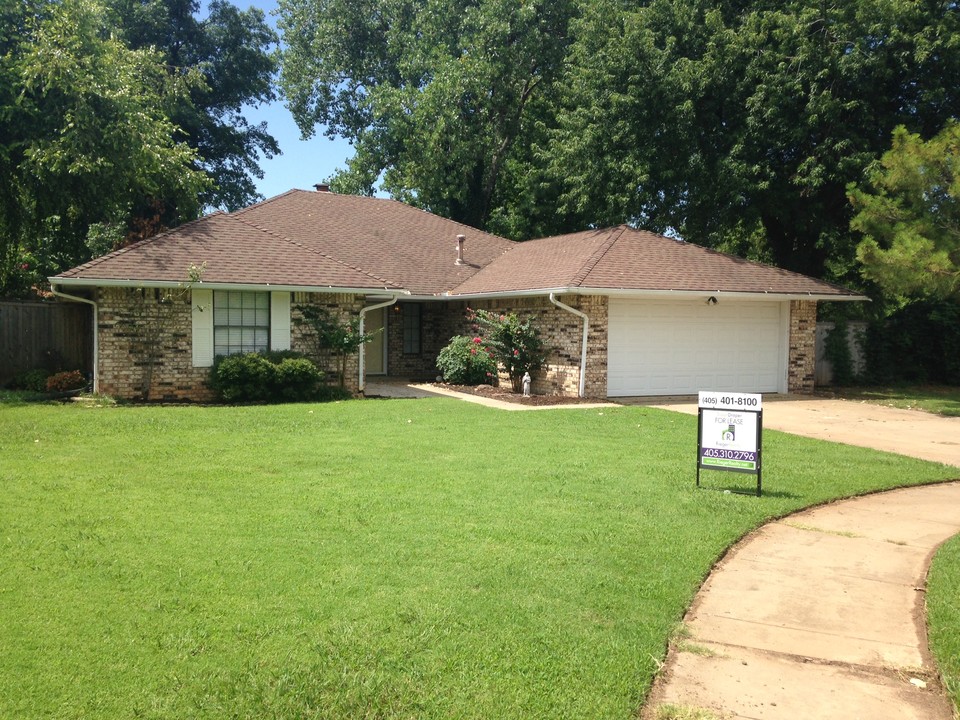 3220 Cove Hollow Ct in Norman, OK - Building Photo