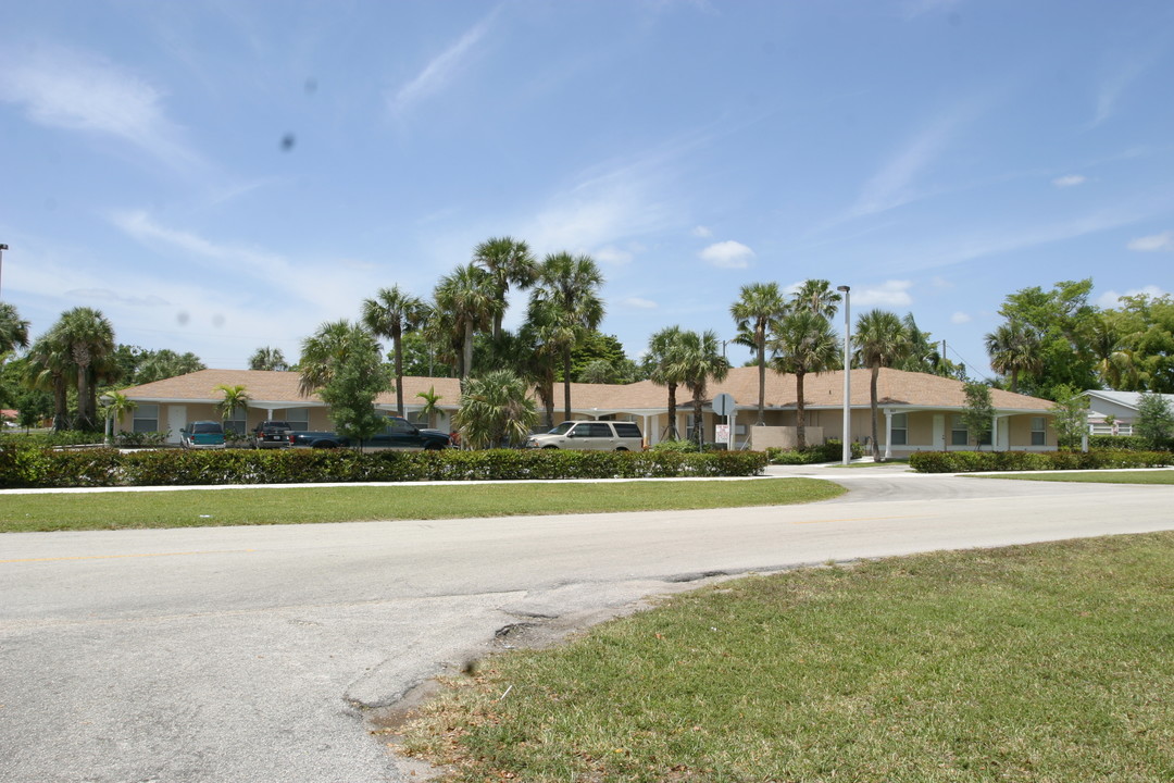 603 Melaleuca Dr in Margate, FL - Building Photo