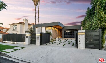 4458 Mammoth Ave in Los Angeles, CA - Building Photo - Building Photo