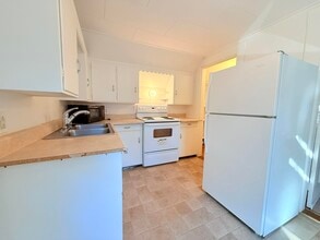 10 Spruce Ave in Claremont, NH - Building Photo - Building Photo