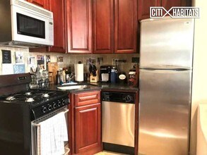 20 Commerce St-Unit -2B in New York, NY - Building Photo - Building Photo