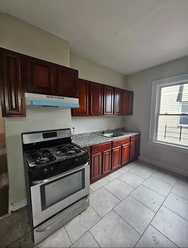 83 Willoughby St, Unit 2