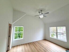 19 Lakeview Dr in Branford, CT - Building Photo - Building Photo