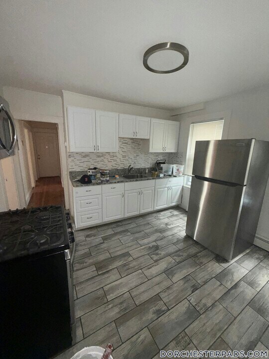 56 Spencer St in Boston, MA - Building Photo
