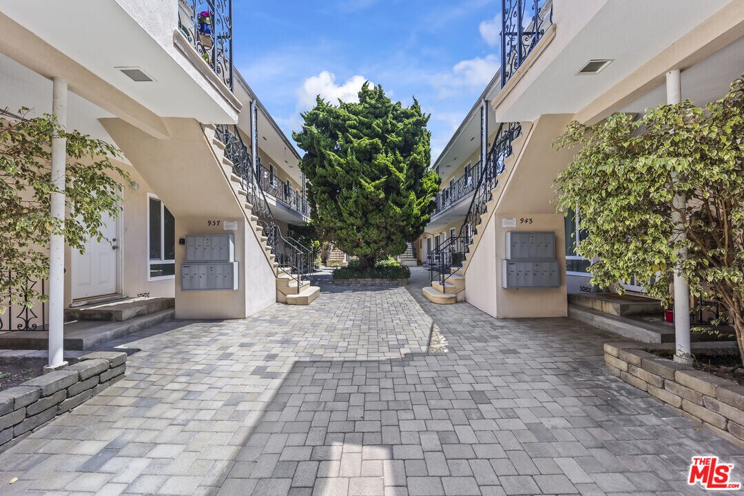 937 2nd St in Santa Monica, CA - Building Photo