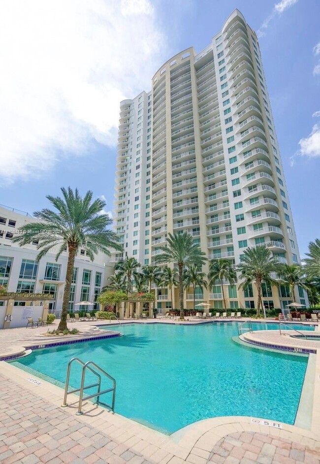 1745 E Hallandale Beach Blvd, Unit #306W in Hallandale Beach, FL - Building Photo - Building Photo