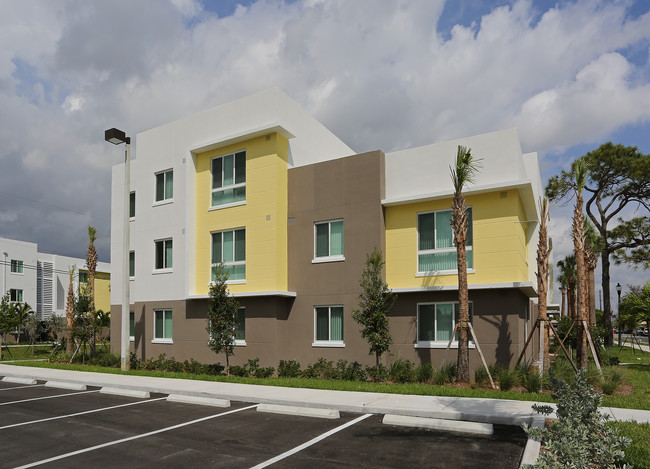 Northwest Gardens II in Fort Lauderdale, FL - Building Photo - Building Photo