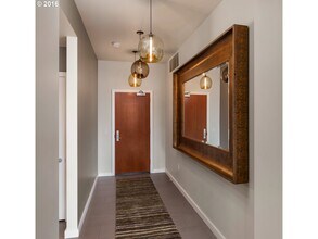 1025 NW Couch St in Portland, OR - Foto de edificio - Building Photo