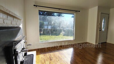 1316 E Hope St in Bremerton, WA - Building Photo - Building Photo