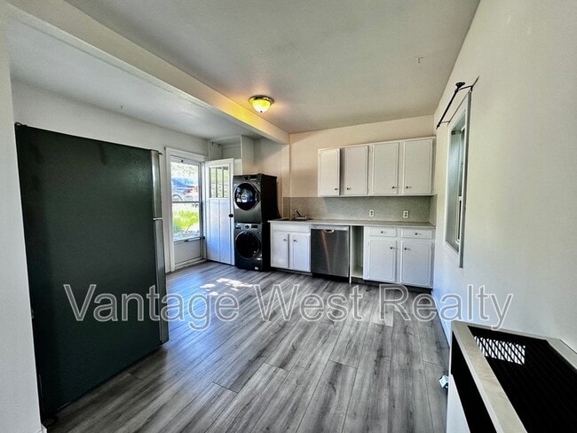 1360-1360 Latta Rd in Kelowna, BC - Building Photo - Building Photo