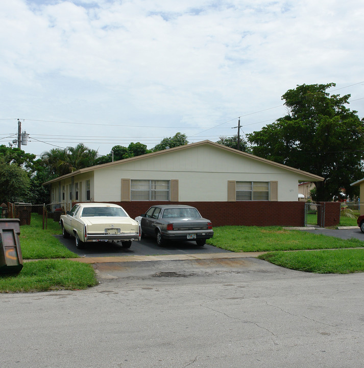 5211 NW 15th6 St in Fort Lauderdale, FL - Building Photo