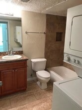 1947 Greenbriar Colony Dr in Houston, TX - Building Photo - Building Photo