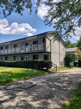 Bard Apartment in Akron, OH - Foto de edificio - Building Photo