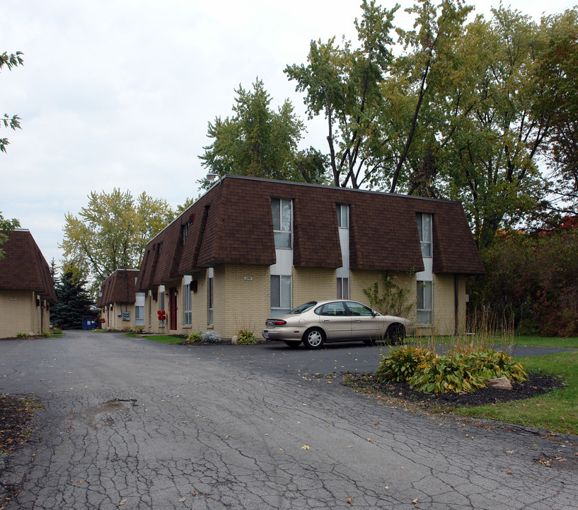 290 Colonial Dr in Youngstown, OH - Building Photo