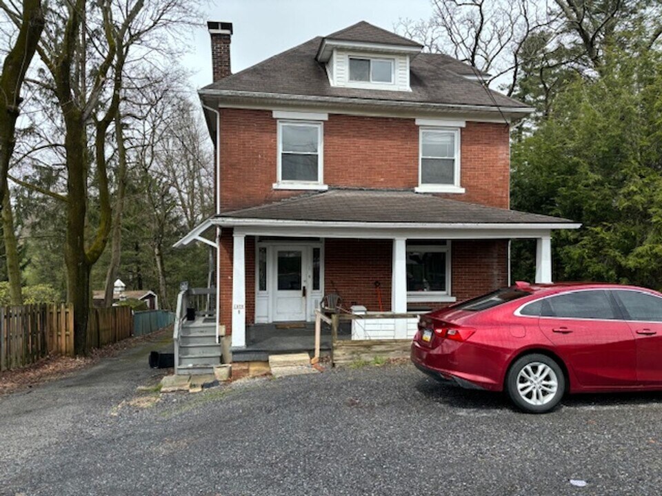 1070 Luzerne St in Johnstown, PA - Building Photo