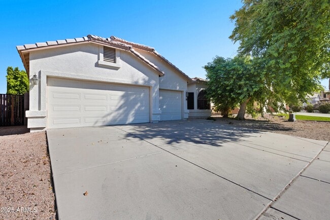 property at 826 W Allen St