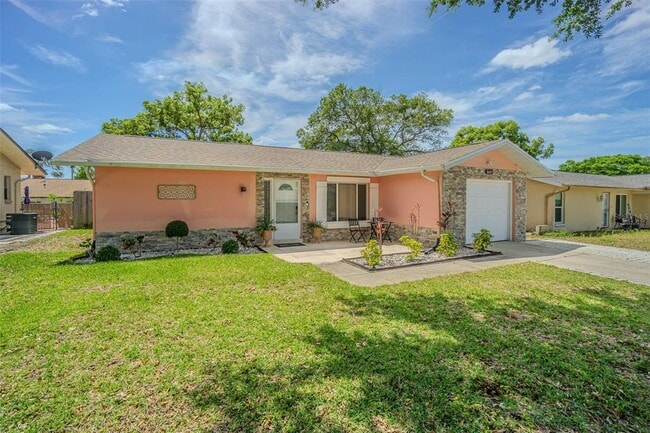 8024 Las Cruces Ct in Port Richey, FL - Building Photo - Building Photo