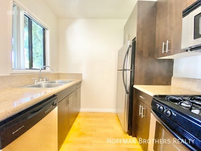 property at 2555 S Sepulveda Blvd
