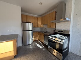 10 Boston St, Unit 3 Apartments