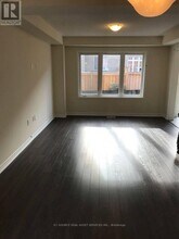 570 Laking Terrace in Milton, ON - Building Photo - Building Photo