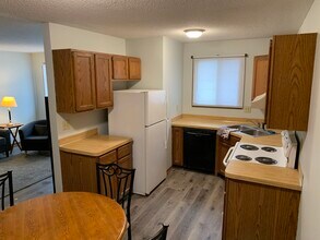 2537 Brookdale Ln in Brooklyn Park, MN - Foto de edificio - Building Photo