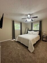 6630 Leisure Trl in College Park, GA - Building Photo - Building Photo