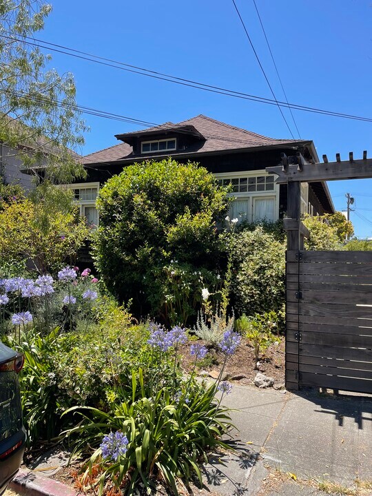 2914 Lorina St in Berkeley, CA - Building Photo