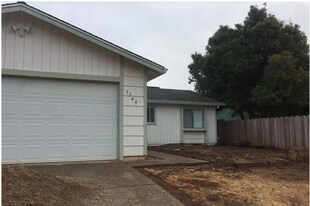 3749 Sunwood Dr in Redding, CA - Building Photo