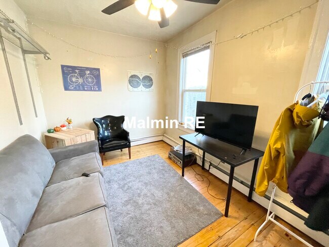 19 Sachem St, Unit 3 in Boston, MA - Foto de edificio - Building Photo