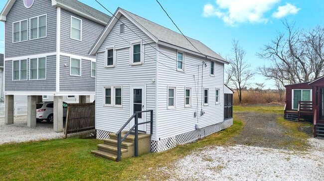 102 Chalker Beach Rd in Old Saybrook, CT - Building Photo - Building Photo