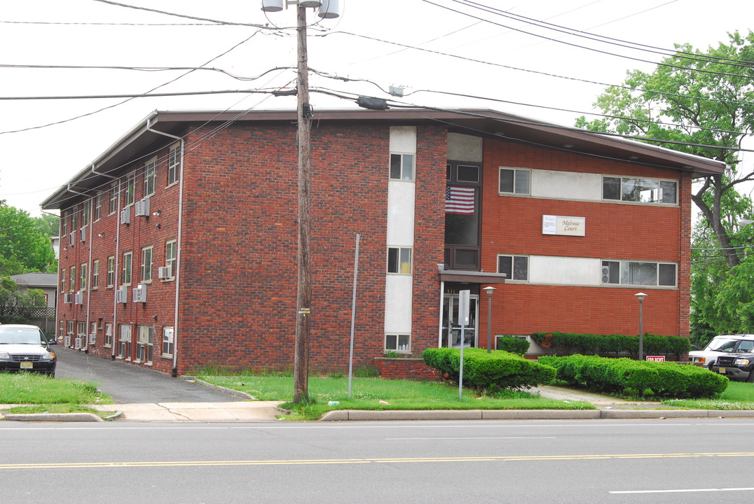 Melrose Court in Elizabeth, NJ - Building Photo