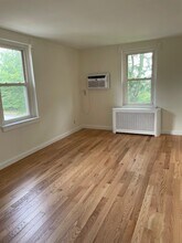 123 Gallagher Rd in Wayne, PA - Foto de edificio - Building Photo