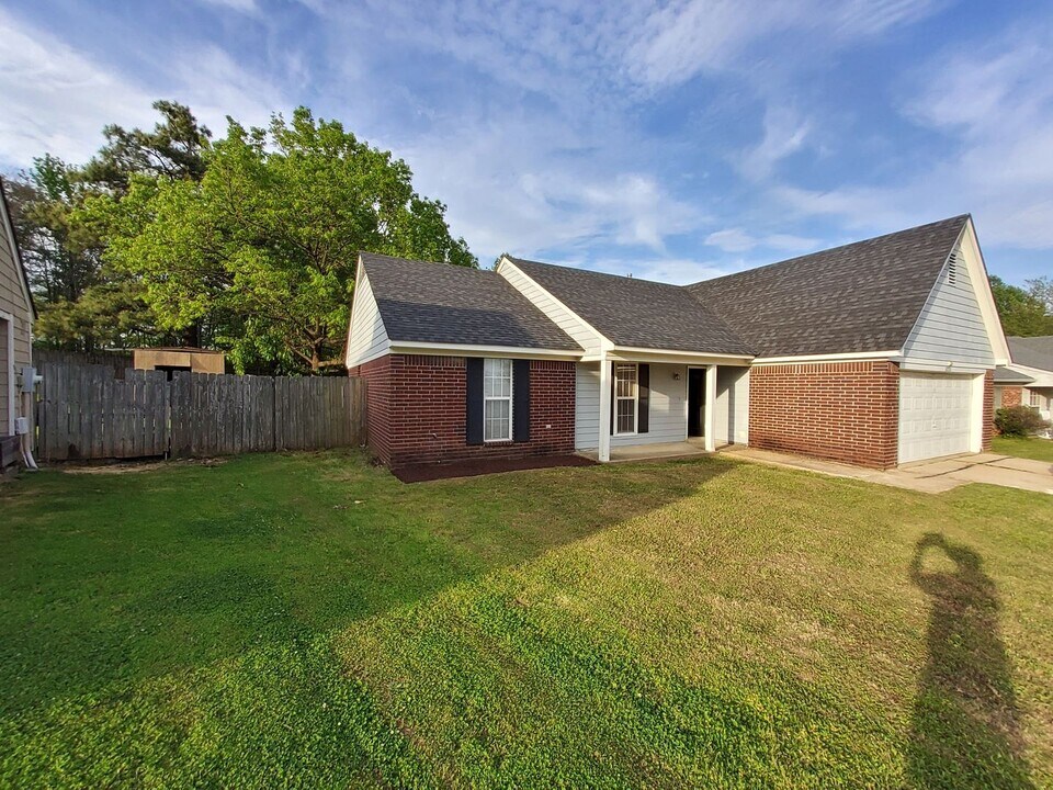10770 Oak Leaf Dr in Olive Branch, MS - Building Photo