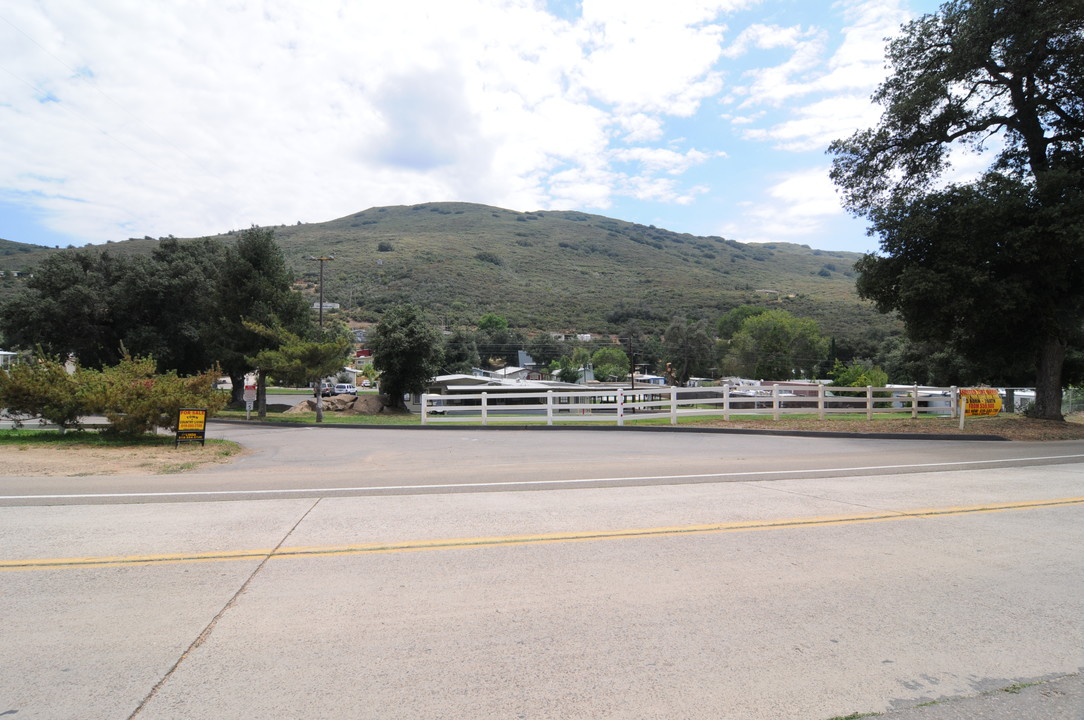 Heavenly Oaks in Guatay, CA - Foto de edificio