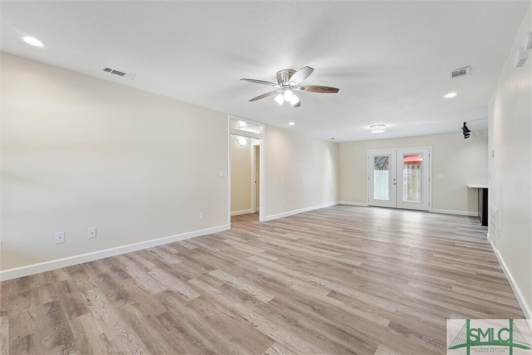 210 Peter King Rd in Riceboro, GA - Building Photo