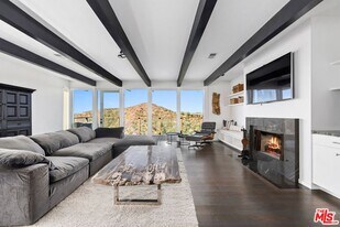 2235 Gloaming Way in Beverly Hills, CA - Building Photo